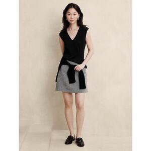 Banana Republic Soft Touch Scuba V Neck Cap Sleeve Top Size Large Minimalist NWT